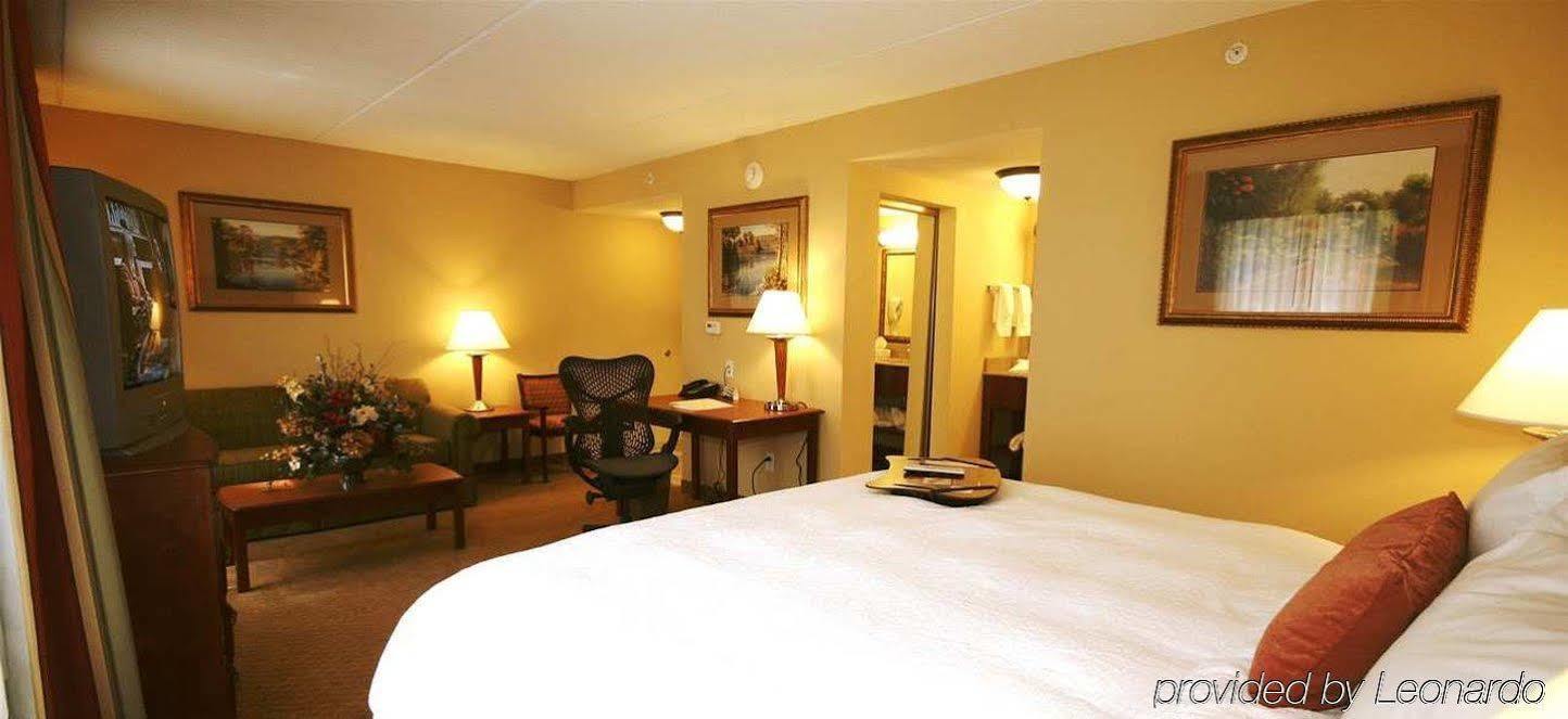 Hampton Inn & Suites Williamsburg Historic District Room photo